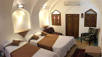  هتل تاریخی لب خندق یزد